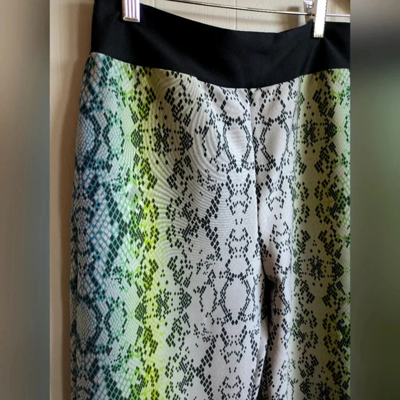 Revolve Ultracor Beta Anaconda Jogger size Medium‎ Active Performance Snake - Picture 2 of 7